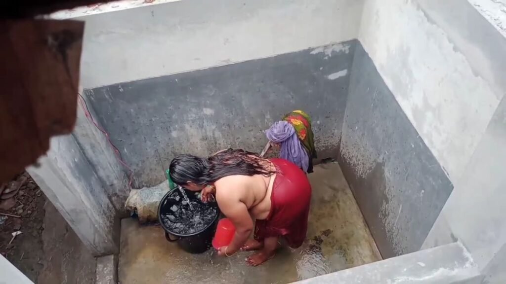 Desi aunty nude Bathing 