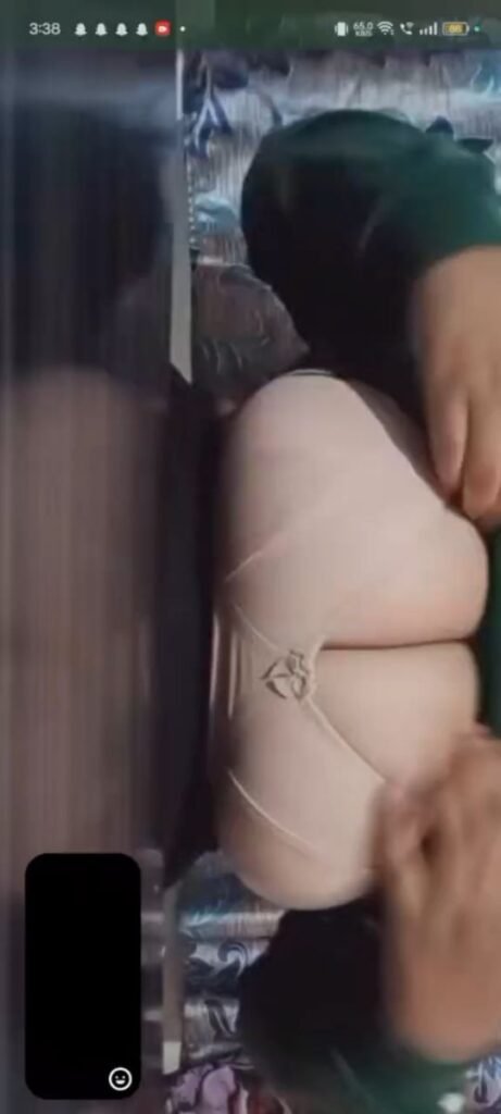 Snapchat Tanker girl boobs show 